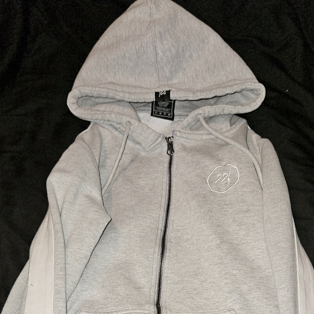 22 FRESH name brand youth size xs